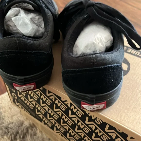 All black low top Vans Pro. - Picture 2 of 4